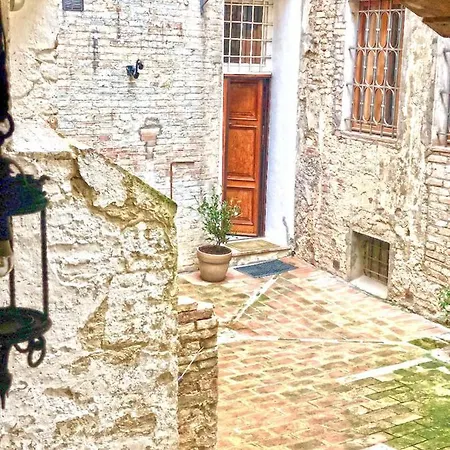 Le Loggine Del Pignattello * סיינה